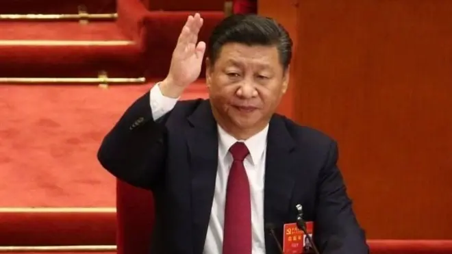 นายสี จิ้นผิง ขณะร่วมออกเสียงในการประชุมสมัชชาใหญ่พรรคคอมมิวนิสต์จีน