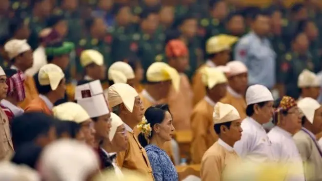 လက်ရှိအစိုးရဟာ ဥပဒေနဲ့အညီ ဆောက်ရွက်နေတဲ့ အစိုးရဖြစ်တယ်ဆိုတဲ့ အကြောင်းပြချက်နဲ့ ပယ်ချခံရတာလို့ ဦးမိုင်းဝင်းထူးက ပြော