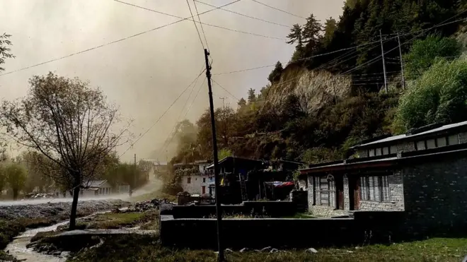 हिमपहिरोपछि मुस्ताङ।