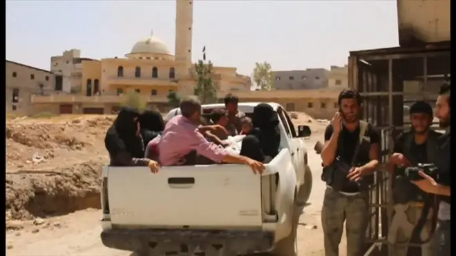 シリア北部の最大都市アレッポでは、政府軍と反体制派勢力の間で激しい攻防が続いている。BBCは、包囲状態にあるアレッポ東部にいる地元議員に話を聞いた。