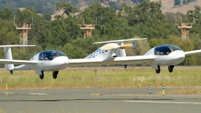 स्लोवेनिया की पिपिस्ट्रेल कंपनी ने बिजली से चलने वाले हल्के विमान बनाए हैं