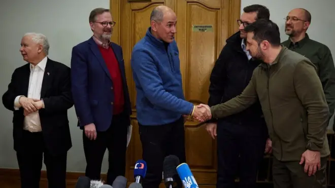 الرئيس الأوكراني زيلينسكي يلتقي رؤساء وزراء بولندا والتشيك وسلوفينيا