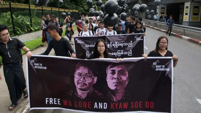 Những người ủng hộ tuần hành đòi chính quyền Myanmar thả hai nhà báo của Reuters hôm 1/9