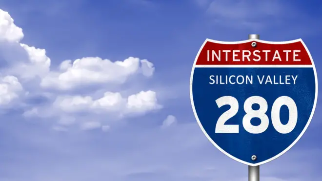 Указатель на шоссе "Кремниевая долина"