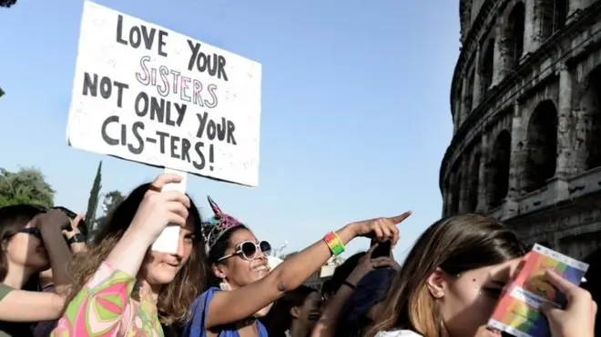 موقف الفاتيكان يتزامن مع شهر الفخر