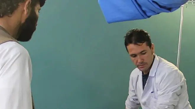 ډاکټران وایي چې د پېښو پر مهال ډزو کې یو شمېر نور ناروغان هم لګېدلي ځکه چې ملکي روغتون د پېښې ځای ته ډېر نژدې دی.