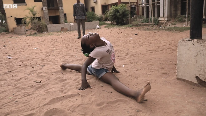 Nwatakịrị na-agba egwu