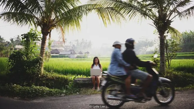 Alasan paling populer ekspatriat berpindah kerja ke luar negeri adalah untuk memenuhi hasrat bertualang.