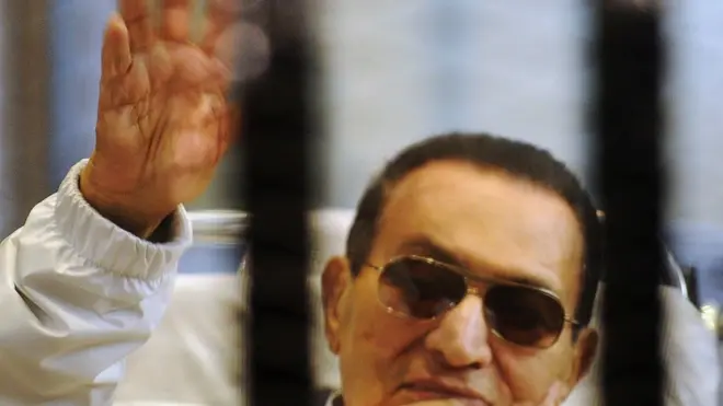 عوقب مبارك يالسجن 3 سنوات في قضية "القصور الرئاسية"