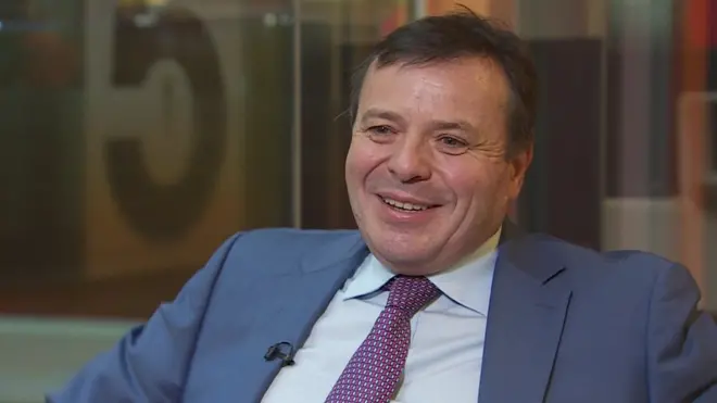 "Я потратил около восьми миллионов фунтов на брексит и я до сих пор жду чека от русских", - говорит Аррон Бэнкс