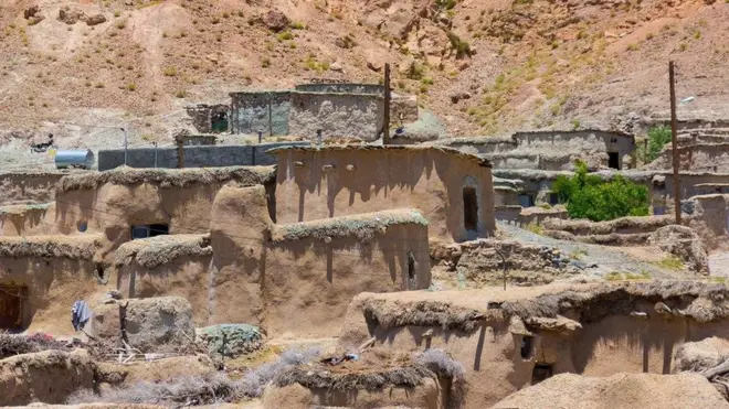 माखुनिक गांव