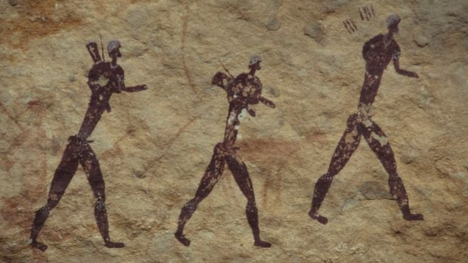 ศิลปะบนแผ่นหินอายุสามพันปีซึ่งค้นพบที่แอฟริกาใต้แสดงภาพมนุษย์ออกเดิน แต่เชื่อกันว่ามนุษย์ยุคใหม่อพยพออกจากถิ่นกำเนิดในแอฟริกาเมื่อหลายหมื่นปีมาแล้ว