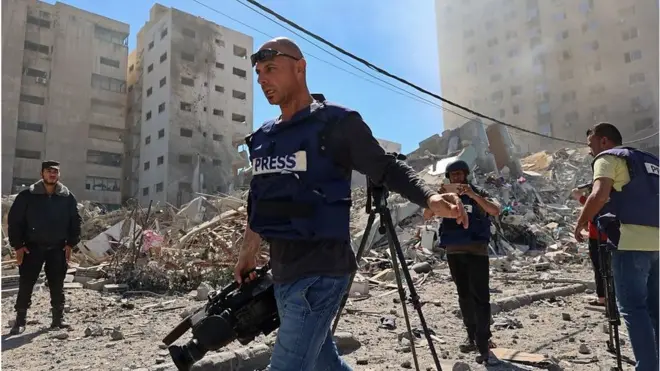 ትካላት ናጽነት ፕረስ ነቲ እስራኤል ኣብ ቃዛ ኣብ ልዕሊ ቤትጽሕፈት ኣሶሽየትድ ፕረስን ኣልጀዚራን ዝነበረሉ ህንጻ ዝገበረቶ መጥቃዕቲ ብጽኑዕ ኮኒኖም።