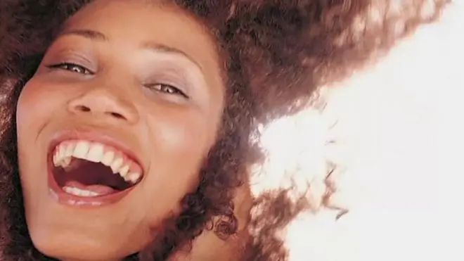 ผู้หญิงยิ้ม