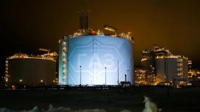 Санкции напрямую не коснутся "Ямала СПГ", но аналитики говорят о рисках технологической изоляции российских заводов