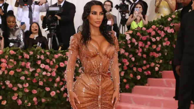 Kim Kardashian West attend di 2019 Met Gala celebrating "Camp: Notes on Fashion"