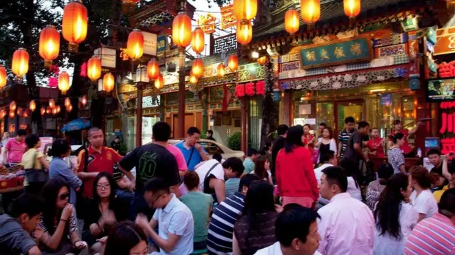 Beijing yang terus bertransformasi menjadi kota modern menarik perhatian para pekerja asing untuk menetap dan berkarier.