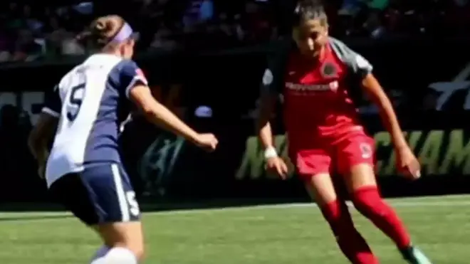 نادیہ ندیم اپنے بچپن میں جنگ زدہ افغانستان سے بھاگ کر ڈنمارک پہنچیں جہاں وہ آج قومی فٹبال ٹیم کی رکن ہیں۔ وہ ایک امریکی کلب کی جانب سے بھی کھیلتی ہیں اور حال ہی میں انھیں ویمن سپر