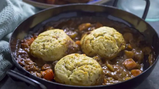 Тушеное мясо с клецками из... мяса. Немного экстравагантно, но вполне вкусно