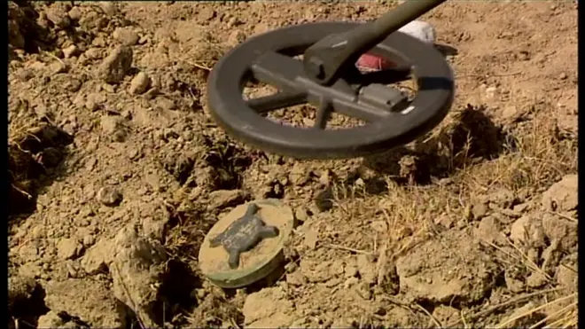 دولت افغانستان می‌گوید ماهانه حدود صد و پنجاه نفر در انفجار مین در کشور کشته می شوند.