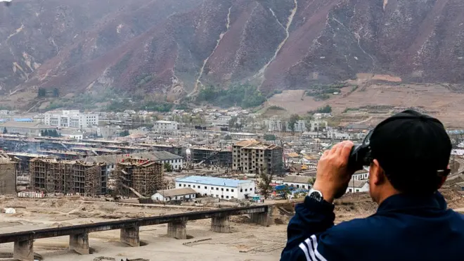 2016년 북한 두만강 유역의 홍수 피해 복구 현장