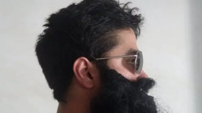 رافیل سیموئیل نے والدین پر انھیں پیدا کرنے پر مقدمہ دائر کر دیا ہے