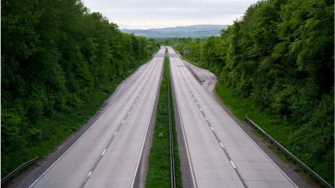 Dünya çapındaki kısıtlamalar nedeniyle otoyollar uzun süreler boş kaldı