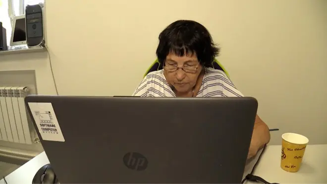 Жінка опанувала комп'ютер і смартфон після 90 років