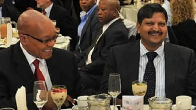 अतुल गुप्ता के साथ राष्ट्रपति जैकब ज़ूमा