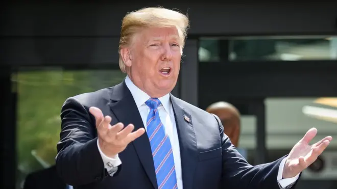 По словам конгрессмена-демократа Элиота Энгела, не следует удивляться тому, что Трамп тянется к Путину, ведь он "восхищается" им