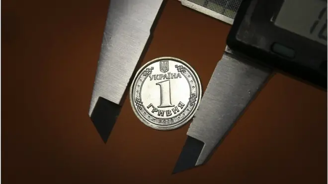 Гривня стала залізною, але випробовування на міцність боргами може не пройти