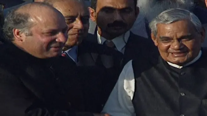 નવાઝ શરીફ અને અટલ બિહારી વાજપેયી