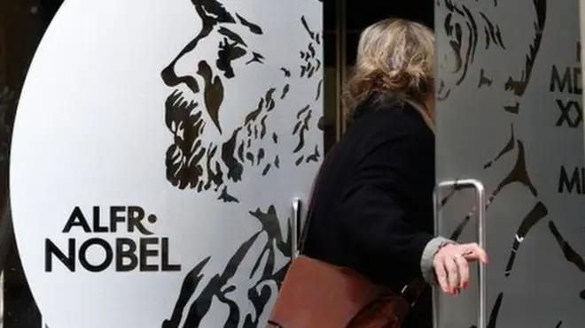 Ситуация, в которой вручение литературной премии может быть перенесено из-за скандала, - первая в истории награды