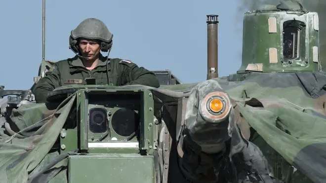 Сейчас Leclerc вооружен 120-миллиметровой гладкоствольной пушкой с автоматом заряжания