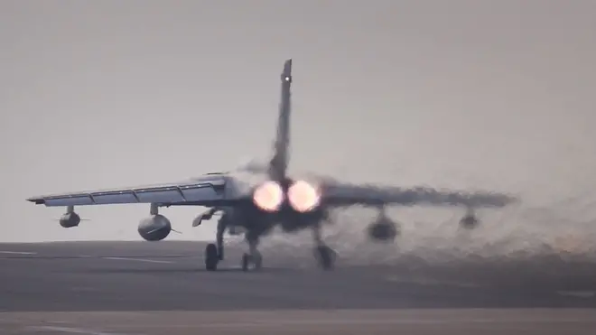 Великобритания не уточнила, сколько самолетов принимали участие в операции и какого они были типа