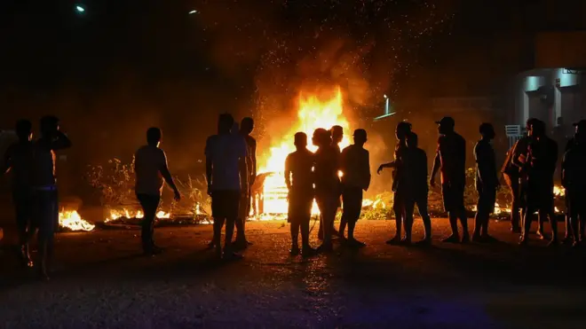 Moradores do bairro de Santa Rita, em Macapá, protestaram contra o apagão no Estado. Foto do dia 7 de novembro