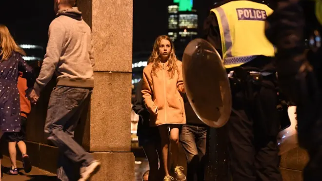 Olay yerinde küçük bir kız