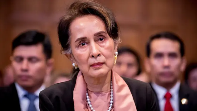 Aung San Suu Kyi ubwo yari mu rukiko mpuzamahanga mpanabyaha i La Haye mu Buholandi