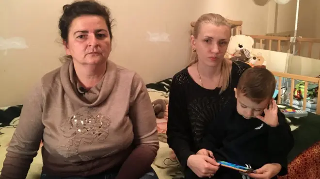 Рідні затриманого Росією парцівника Василя Сороки: мати Іванна, дружина Ірина та дворічний син Марк