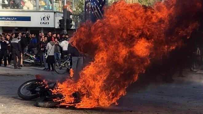 Iranian protesters in the streets following fuel price increase in the city of Isfahan, central Iran, 16 November 2019
