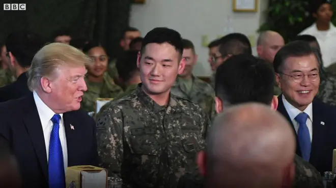 한미 정상 사이에 앉아 통역한 김태현 씨