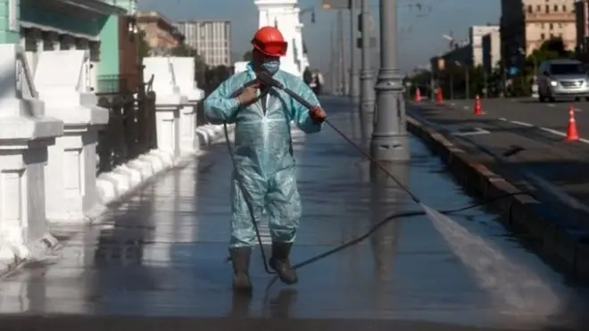 Москва кўчасида дезинфекция