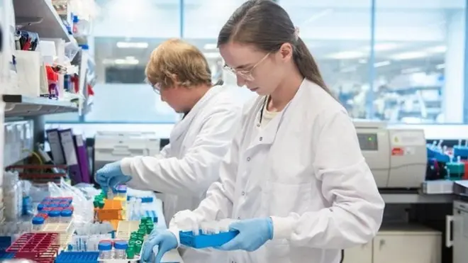 Вакцина под названием ChAdOx1 nCoV-19 разрабатывается с беспрецедентной скоростью