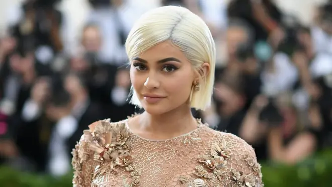 Siku ya Jumapili Kylie Jenner alitangaza kuwa amejifungua mtoto wa kike
