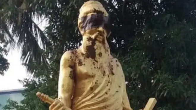 तिरूवल्लुवर की प्रतिमा