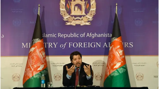 د افغانستان حکومتی پلاوی د بهرنیو چارو وزارت د سیاسي مرستیال حکمت خلیل کرزي په مشرتابه اسلام اباد ته تللی.