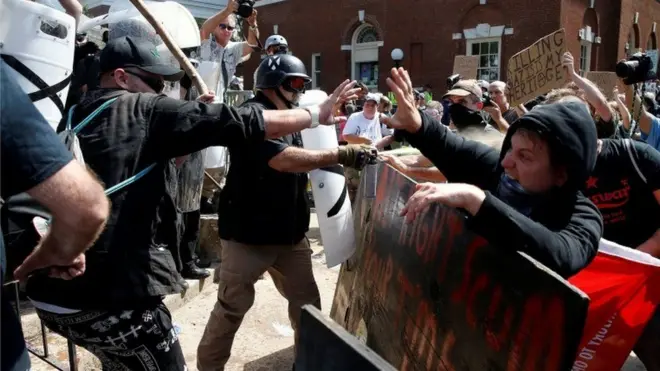 Pertemuan supremasi kulit putih di Charlottesville, Virginia, diwarnai bentrokan.