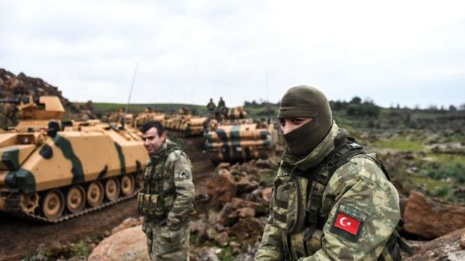 Турецькі солдати та бронетехніка на кордоні з Сирією, 21 січня