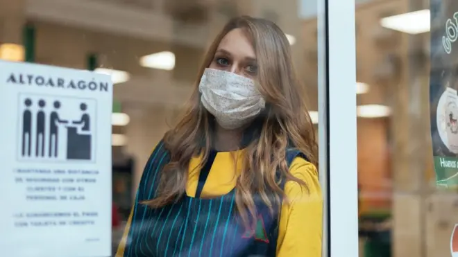 마스크 낀 여성