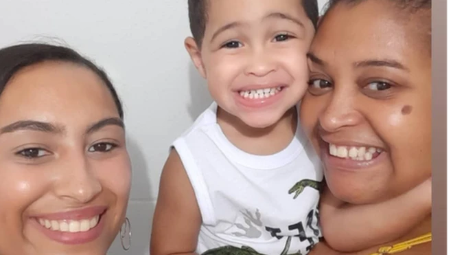 "Não tinha nada que tirasse eles7games baixar no aplicativoperto um do outro. E ele era apaixonado pela tia", diz Tatiane (à esq), sobre a relação do filho Enzo com a tia Daniele (à dir), vítima da covid-19